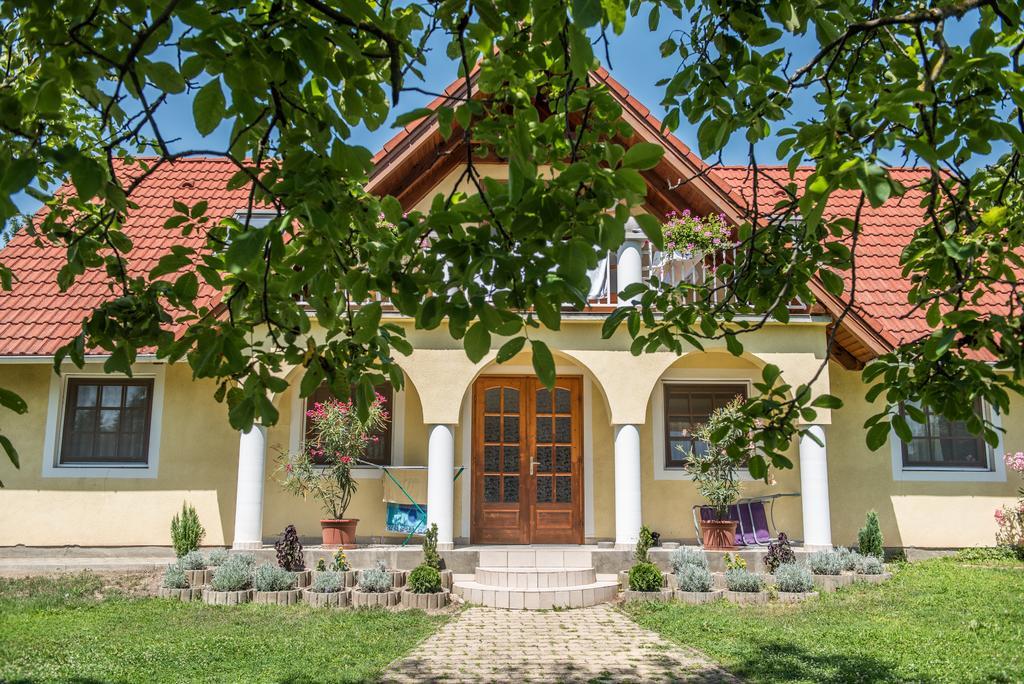 Topaz Apartmanhazak Балатондьєрек Екстер'єр фото